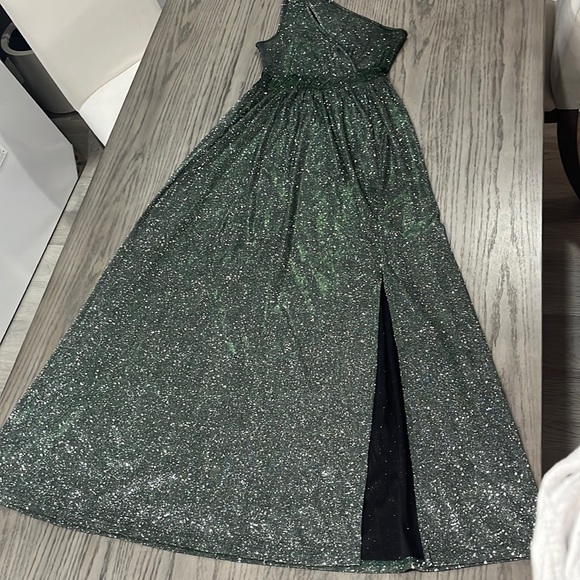 Long sparkling green dress - Picture 3 of 7